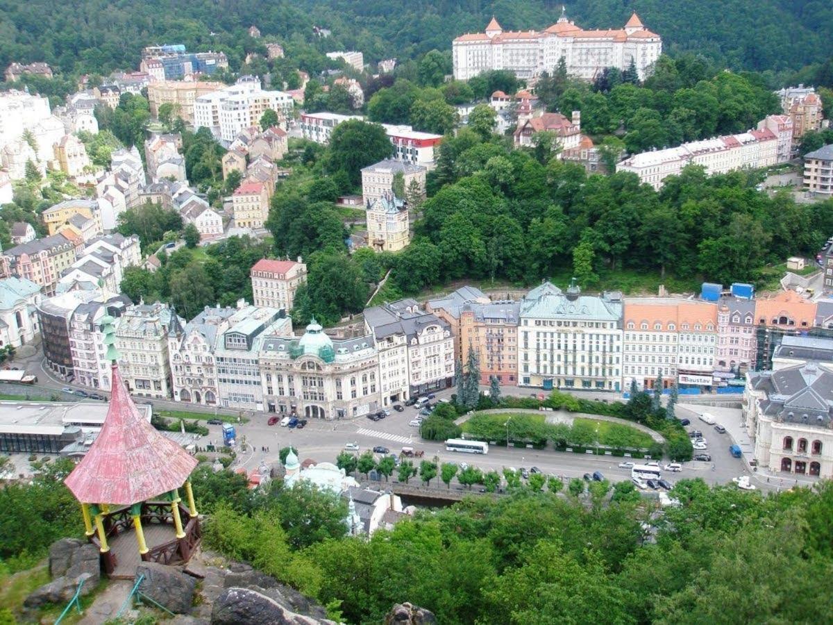 Apartman Rezidence Moser-Free Parking Garage Karlovy Vary Bagian luar foto